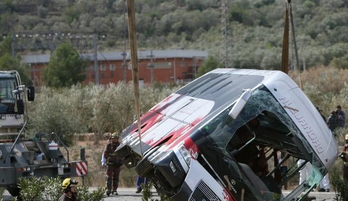 Ανατροπή τουριστικού λεωφορείου στη Βαρκελώνη-24 τραυματίες