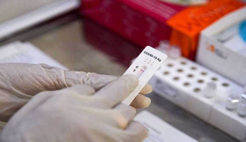 Έρχεται το τέλος στα rapid test των ανεμβολίαστων εργαζόμενων