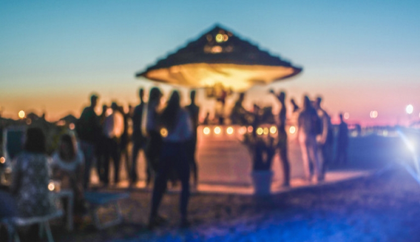 Ακυρώθηκε η συναυλία του Αντώνη Ρέμου στη Ρόδο – Συνελήφθη ο ιδιοκτήτης του beach bar