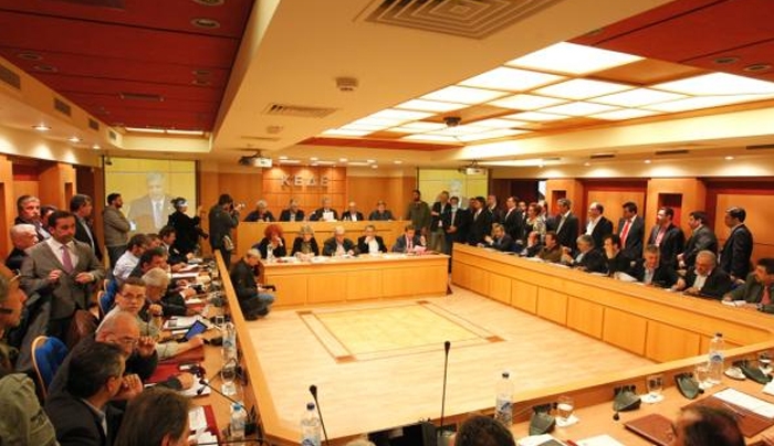 ΚΕΔΕ: Να προχωρήσουν νομοθετικά οι δεσμεύσεις Τσίπρα