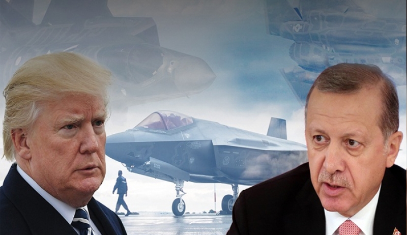 O Τραμπ αναστέλλει την πώληση όπλων στην Τουρκία