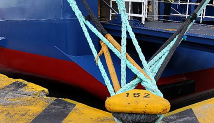 Δένουν τα πλοία οι θυελλώδεις άνεμοι – Δεν εκτελούνται δρομολόγια στα Δωδεκάνησα