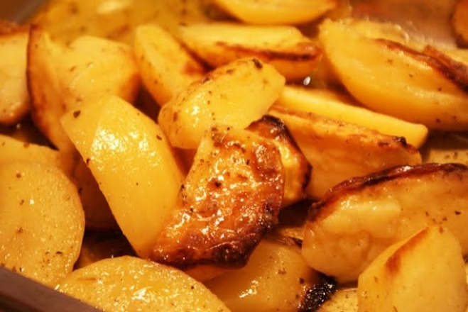 Πικάντικες πατάτες στο φούρνο με μπαχαρικά και εσπεριδοειδή