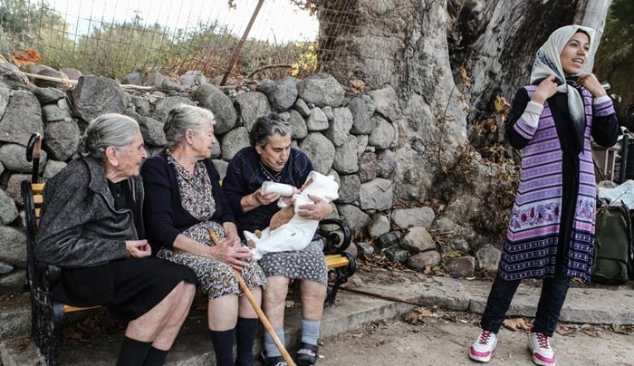 Στις 300.000 οι υπογραφές για απονομή του Νόμπελ Ειρήνης στους νησιώτες του Αιγαίου
