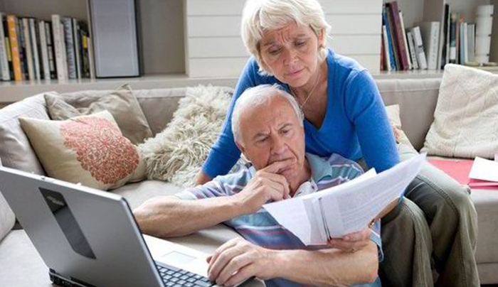 Σοκ για τους συνταξιούχους - «Ψαλίδι» έως 2,7 δισ. από το σύστημα