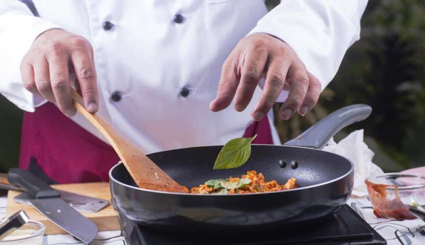 Επαρχείο: Παρουσίαση της νέας Σεφ που θα εκπροσωπήσει την Περιφέρεια Ν.Α στον Διαγωνισμό &#039;&#039;Young European Chef&#039;&#039; στην Νορβηγία