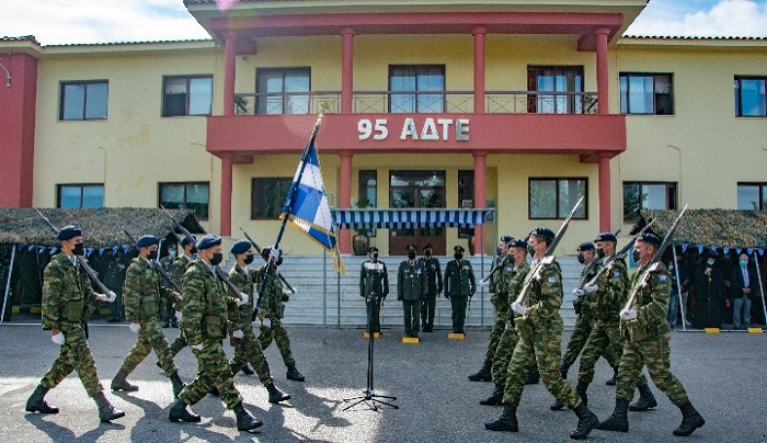 Τελετή απονομής πολεμικών σημαιών στις ΔΑΝ Καρπάθου και Σύμης