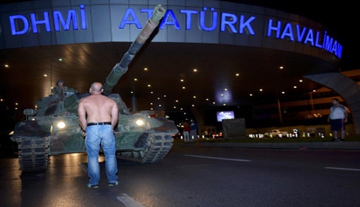 Economist: Γιατί οι στρατιωτικοί επιχείρησαν το πραξικόπημα κατά του Ερντογάν