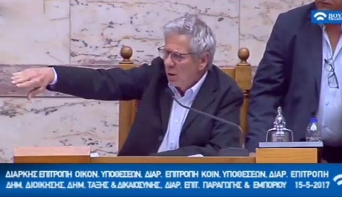 EKTAKTO: Επεισόδιο στη Βουλή - Ο Κασιδιάρης χτύπησε το Δένδια - Αποβλήθηκε από την αίθουσα