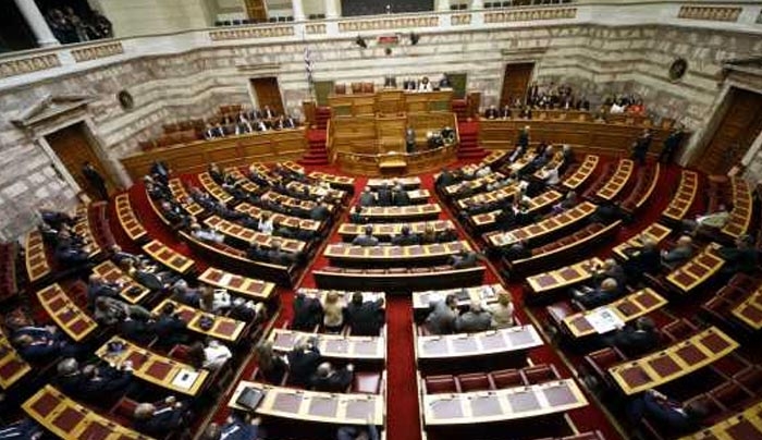 Στη Βουλή η μήνυση πολίτη σε βάρος του Πρωθυπουργού για την παραχώρηση 14 αεροδρομίων