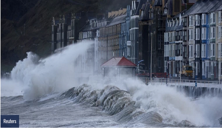 &quot;Παραλύει&quot; την Ευρώπη η καταιγίδα Γιούνις: 8 νεκροί και μεγάλες ζημιές - Άνεμοι ρεκόρ, πελώρια κύματα