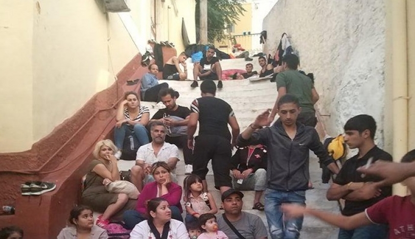 Τραγική η κατάσταση στη Σύμη: Το Λιμεναρχείο ζητιανεύει για φαγητό και νερό για τους μετανάστες!