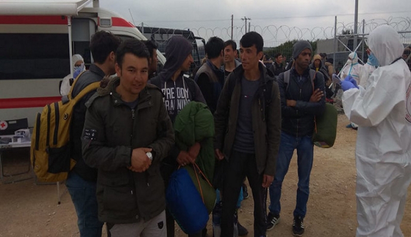 Μυτιλήνη: Μεταφέρθηκαν στην κλειστή δομή Μαλακάσας 436 μετανάστες [βίντεο]