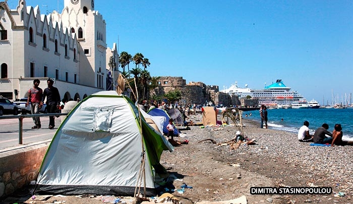 “Σκέψεις για εξαίρεση των νησιών που υποδέχονται πρόσφυγες από τον νέο ΦΠΑ”