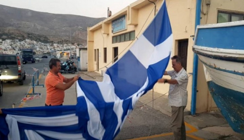 Δωρεά μιας μεγάλης Ελληνικής σημαίας 29,25 τ.μ. για να κυματίζει στο λιμάνι Καλύμνου