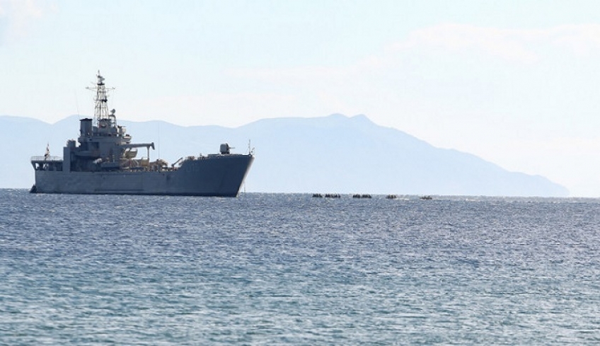 Στην Ελευσίνα το αρματαγωγό «Ικαρία» με 389 μετανάστες από τη Σύμη- Θα μεταφερθούν σε δομές