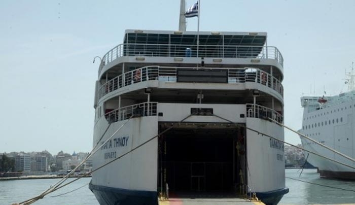 Απεργία πλοία: Χιλιάδες πρόσφυγες αποκλεισμένοι στα νησιά - Μεγάλες απώλειες εσόδων για τον ΟΛΠ!