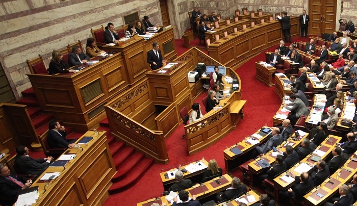 Υπερφηφίστηκε το νομοσχέδιο για το Προσφυγικό - Διαφοροποίηση από δύο βουλευτές του ΣΥΡΙΖΑ