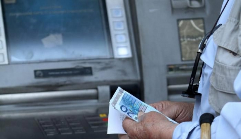 Συντάξεις: Κόβεται με το μαχαίρι η επικουρική στην Εθνική Τράπεζα