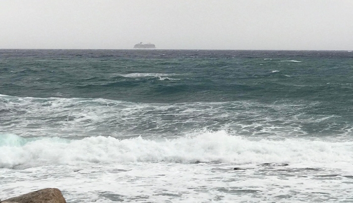 Κρουαζιερόπλοιο με 3000 επιβάτες δεν κατάφερε να προσεγγίσει το λιμάνι της Ρόδου λόγω κακοκαιρίας