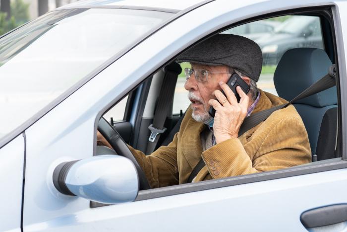 old-man-driving-school1000_3.jpg
