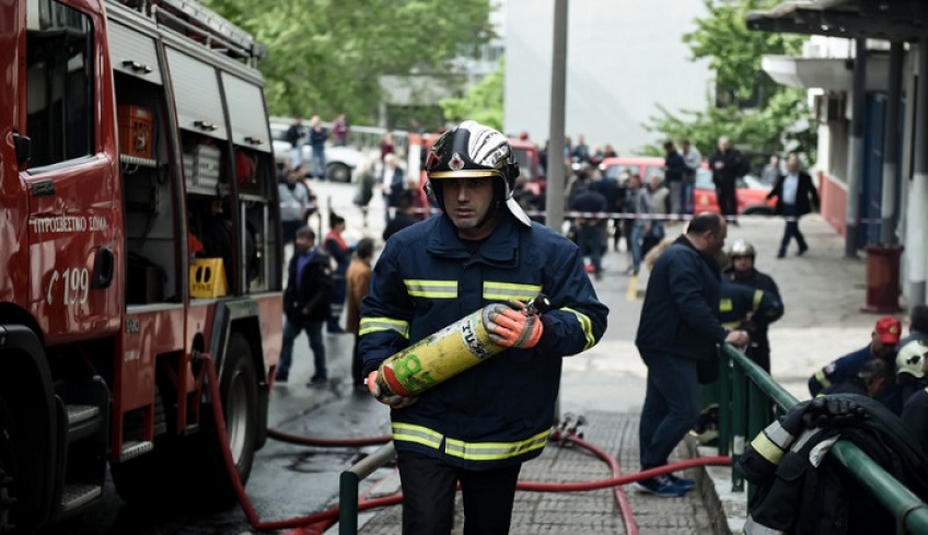 Σκηνές πανικού στο ΑΠΘ από τη φωτιά: Εγκλωβισμοί και αναπνευστικά προβλήματα [βίντεο]