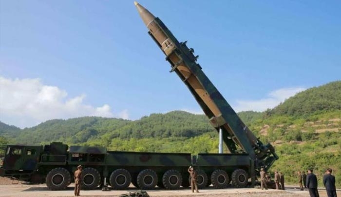 Μεταφέρει διηπειρωτικό πύραυλο ο Κιμ! Νέα πρόκληση από τη Βόρεια Κορέα