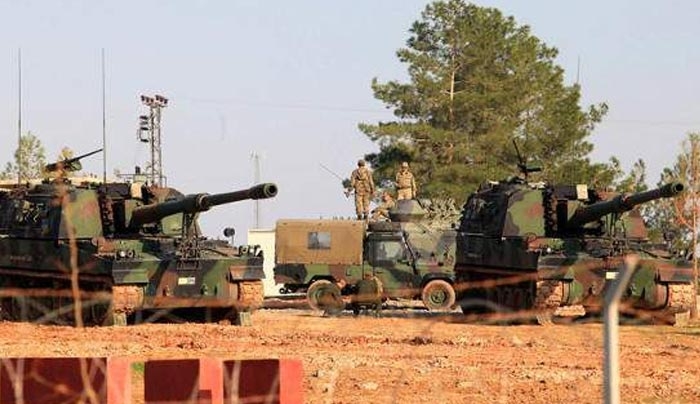 Τούρκοι κομάντος στα σύνορα με τη Συρία -Η Τουρκία βομβαρδίζει θέσεις του ISIS