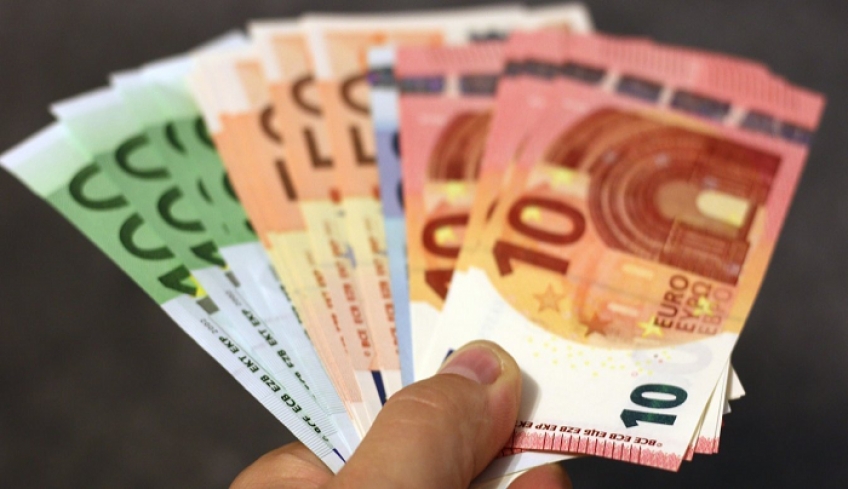 Επίδομα 534 ευρώ: Παρασκευή 9 ή Δευτέρα 12 Απριλίου οι πληρωμές στους δικαιούχους