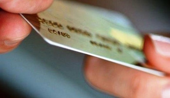 «Δούρειος Ίππος» για τις πιστωτικές κάρτες, φόροι και εισφορές έως 80%