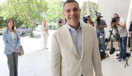 Ο Τσίπρας κατέθεσε την ιδρυτική διακήρυξη της ΕΛΑΣ – «Σημαία μας η δημοκρατία και η δικαιοσύνη» | Video