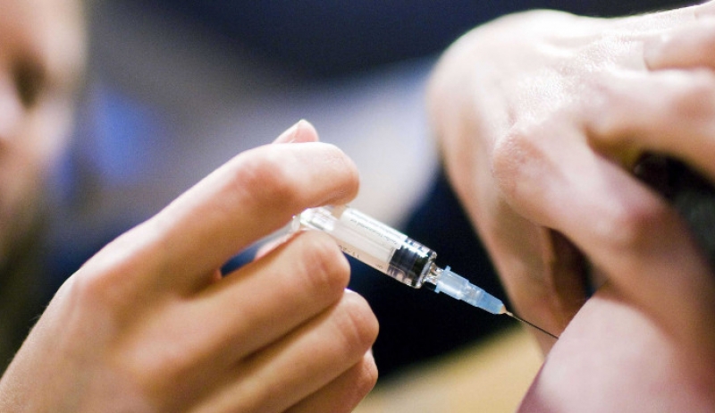 Παιδίατροι σε υπουργείο Υγείας: Βρείτε λύση για τα εμβόλια