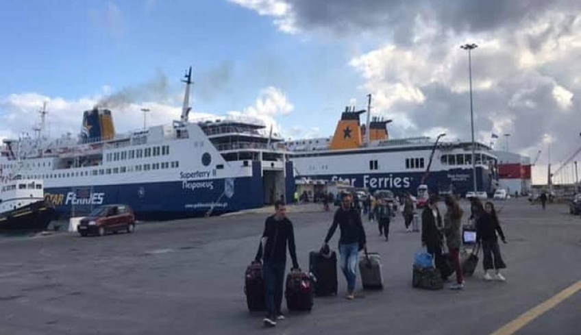 Ταλαιπωρία για 679 επιβάτες: Με 2 ώρες καθυστέρηση έφτασε στον Πειραιά το «Κρήτη ΙΙ»