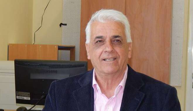 Κ. Καϊσερλης: Ο Δε Λαστίκ στο παγκάκι πρωταγωνιστεί στην καρατόμηση του Επαρχείου σε σκηνοθεσία Χίτσκοκ