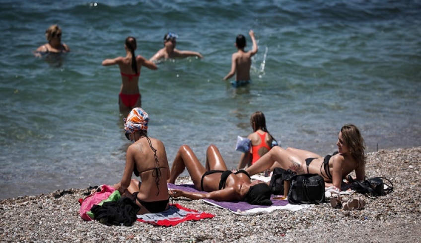 Πανικός σε παραλία της Κρήτης: Άνδρας επιχείρησε να βιάσει δυο κοπέλες!