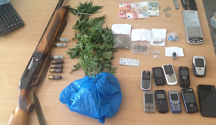 Συνελήφθησαν 2 ημεδαποί, ηλικίας 36 και 36 ετών, για υπόθεση ναρκωτικών στην Τήνο