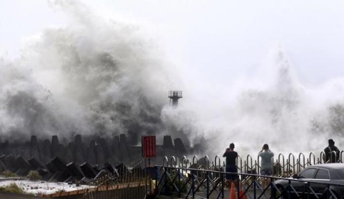 Τυφώνας σάρωσε την Ταϊβάν και απειλεί την Κίνα - ΒΙΝΤΕΟ