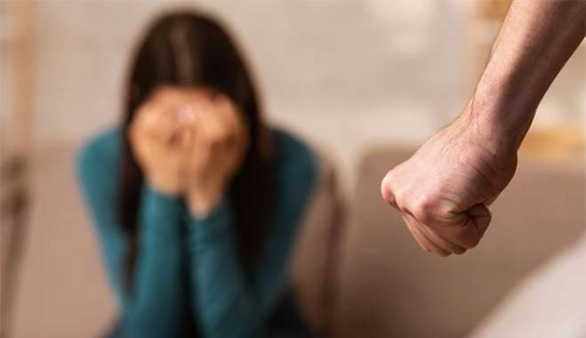 ΕΛΑΣ: Νέα διαταγή για την ενδοοικογενειακή βία - Πότε θα διατίθενται περιπολικά, πώς θα βρίσκουν «safe house» τα θύματα