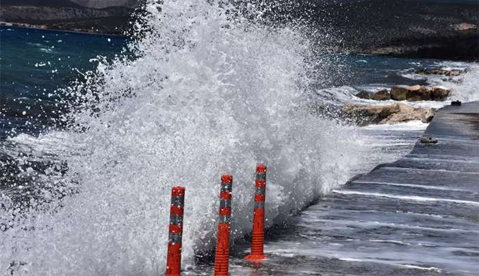 Καιρός σήμερα: Ισχυροί άνεμοι στο Αιγαίο με μικρή πτώση της θερμοκρασίας σε όλη τη χώρα