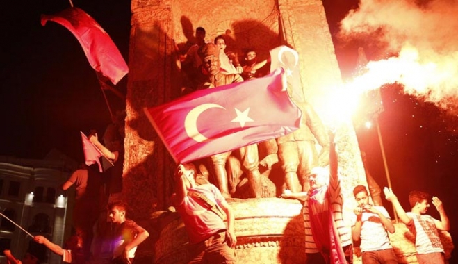 Η φωτιά στον Βόσπορο «καίει» και την Αθήνα