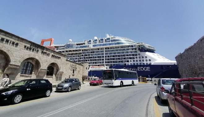 Εντυπωσιακό το κρουαζιερόπλοιο “Celebrity Edge” στο λιμάνι της Ρόδου