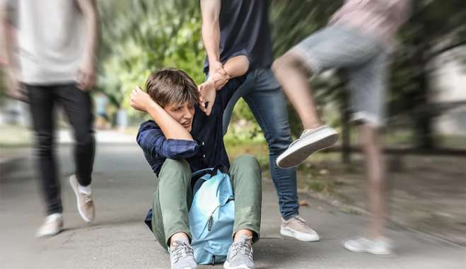 Εκτός ελέγχου η βία στους ανήλικους, ακόμη και σε… δημοτικά: Αιματηρά ραντεβού, ληστρικές επιθέσεις, επίδειξη όπλων