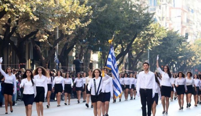 Κατάργηση παρελάσεων, σχολείο χωρίς βαθμούς και προσευχή