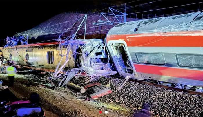 Εκτροχιασμός και σύγκρουση τρένων στη νότια Ισπανία: Τουλάχιστον 21 νεκροί και 100 τραυματίες (30 σοβαρά) - "Ο αριθμός των νεκρών ενδέχεται να αυξηθεί" λένε οι Αρχές