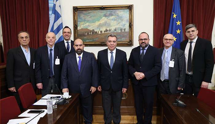 ΜΑΝΟΣ ΚΟΝΣΟΛΑΣ: «Ο τουρισμός να συνδεθεί με έννοιες όπως η φέρουσα ικανότητα, η ανθεκτικότητα και η αειφορία»