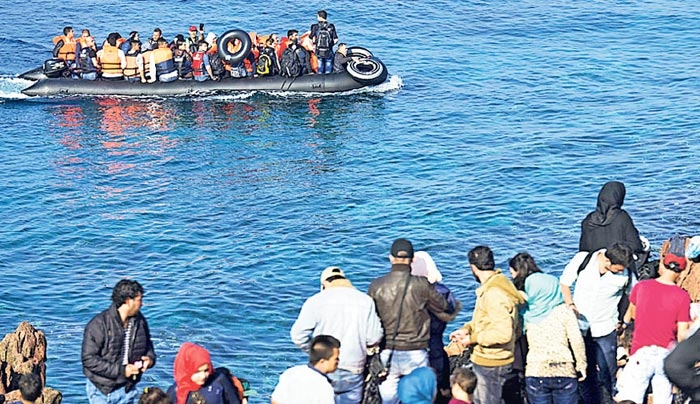 Η Ελλάδα σε ευρωπαϊκή μέγγενη - Η απειλή του διπλού Grexit