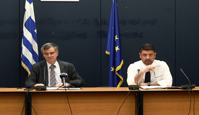 Τίτλοι τέλους από Τσιόδρα και Χαρδαλιά: Συγκινητικός αποχαιρετισμός με ποίημα Ελύτη - Βούρκωσε ο Χαρδαλιάς