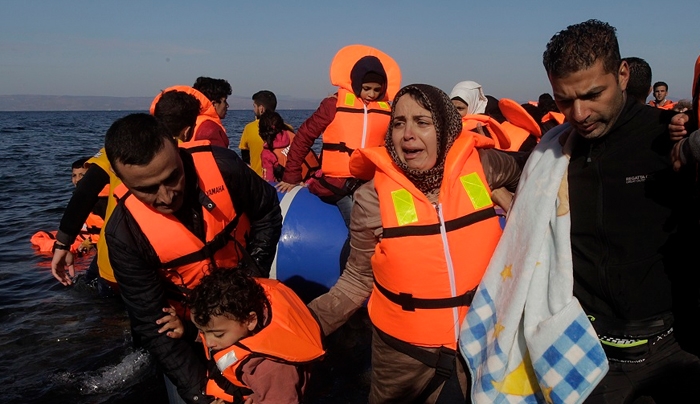 Χαν: Να μειώσει δραστικά η Τουρκία τη ροή μεταναστών προς την Ελλάδα