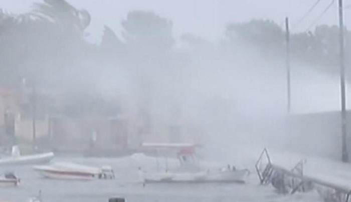 Λακωνία: Χάθηκε ο ορίζοντας στο Γύθειο – Ο μεσογειακός κυκλώνας «Ζορμπάς» έφτασε και στη Μάνη [video]