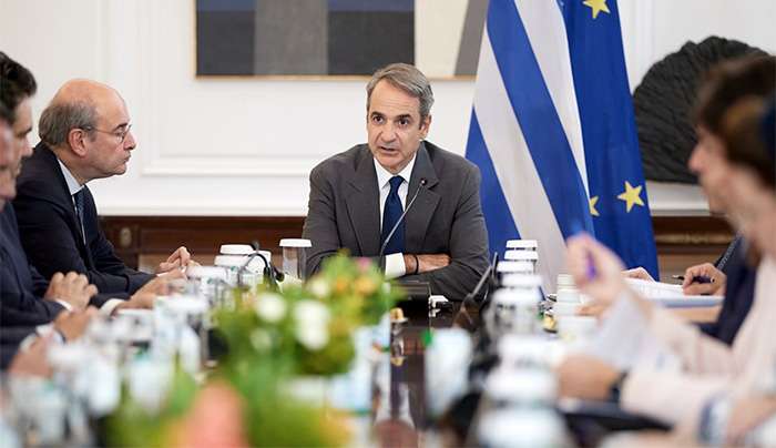 Παρέμβαση για 1.000 κωδικούς σε σούπερ μάρκετ λίγο πριν το πακέτο της ΔΕθ - Παγώνουν και οι τιμές των σχολικών στα ράφια